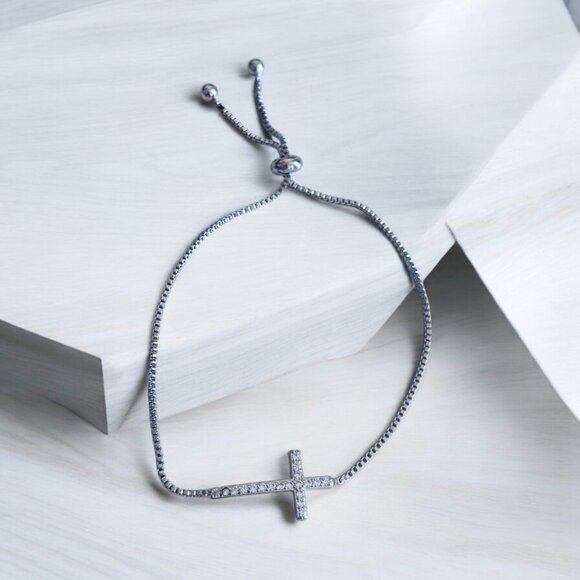 Luxury Sterling Silver Cross Bracelet - Picture 4 of 5